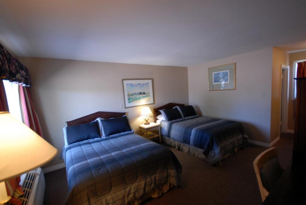 Kitchener Motel Room photo