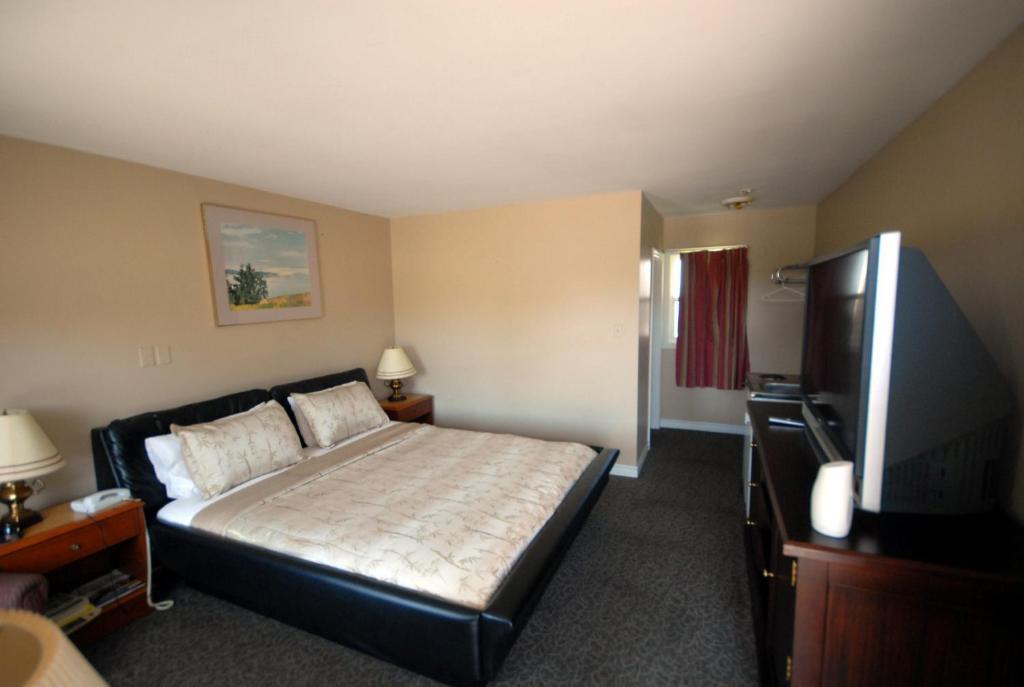 Kitchener Motel Room photo