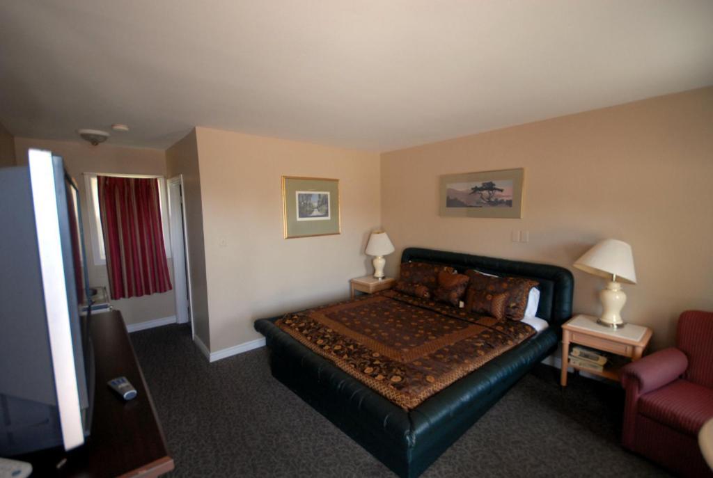 Kitchener Motel Room photo